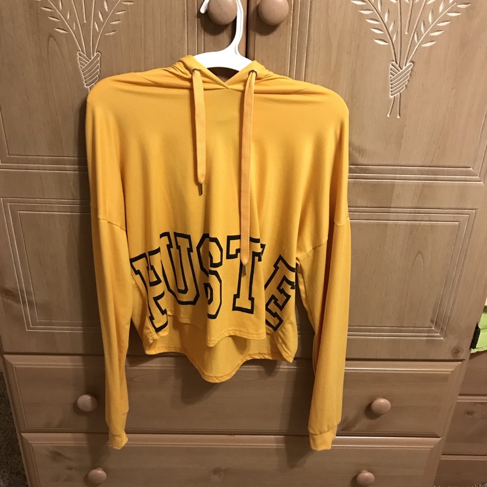 yellow/gold cropped hoodie